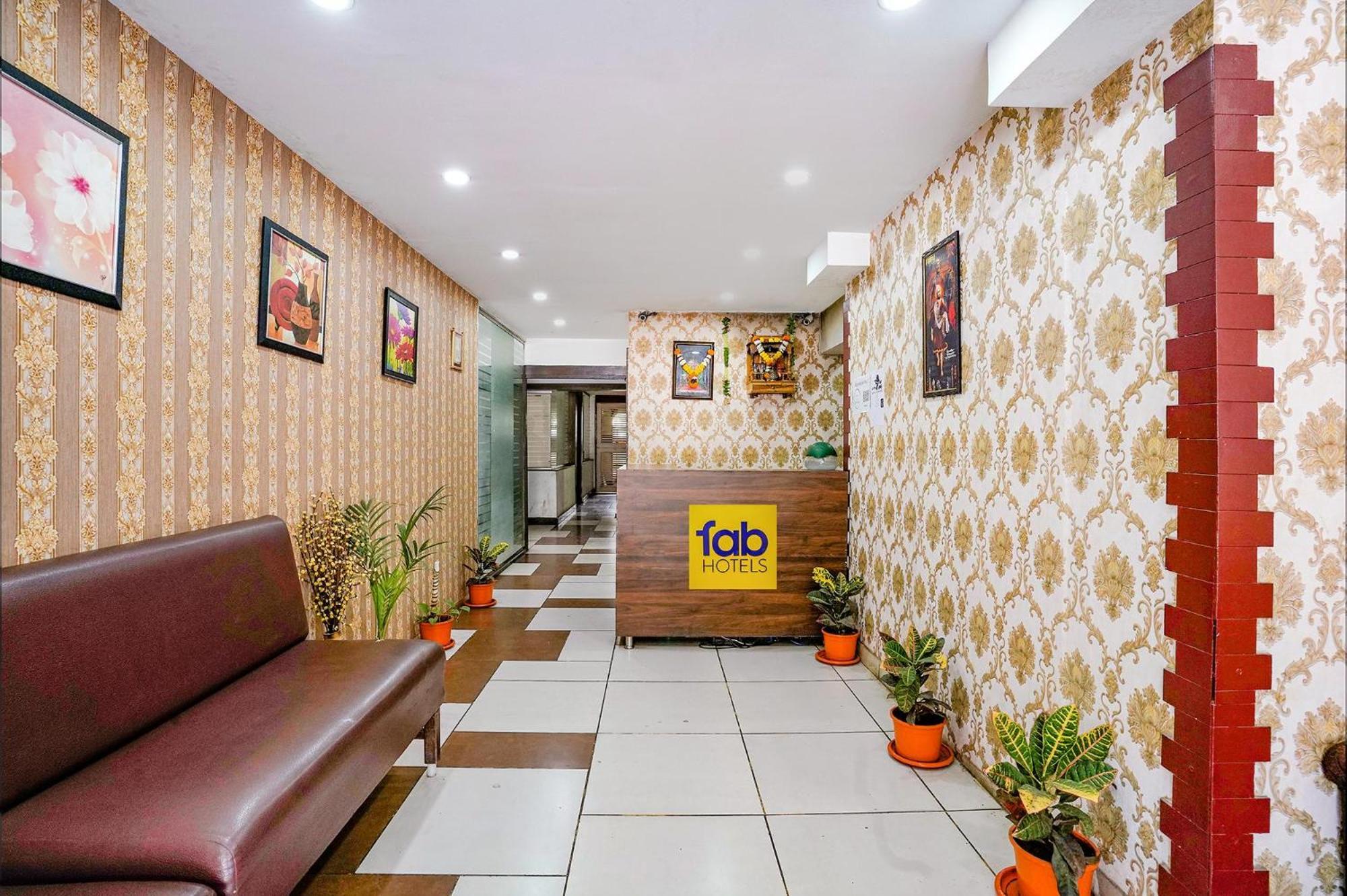 Hotel Gargi Deluxe Pune Eksteriør billede
