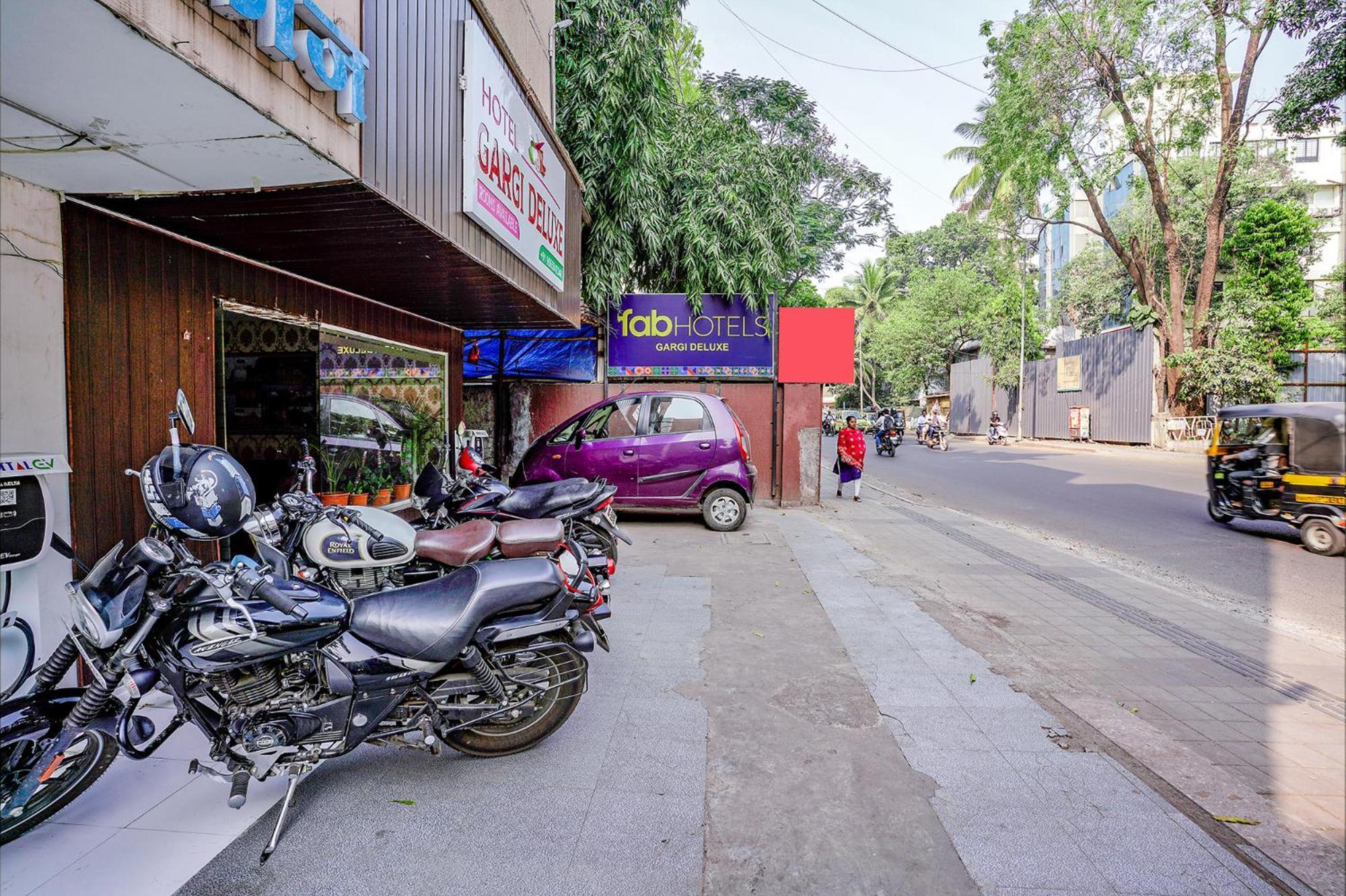 Hotel Gargi Deluxe Pune Eksteriør billede