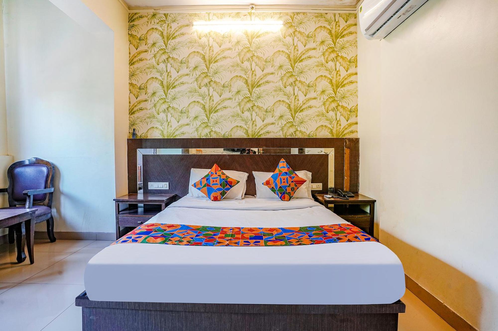 Hotel Gargi Deluxe Pune Eksteriør billede