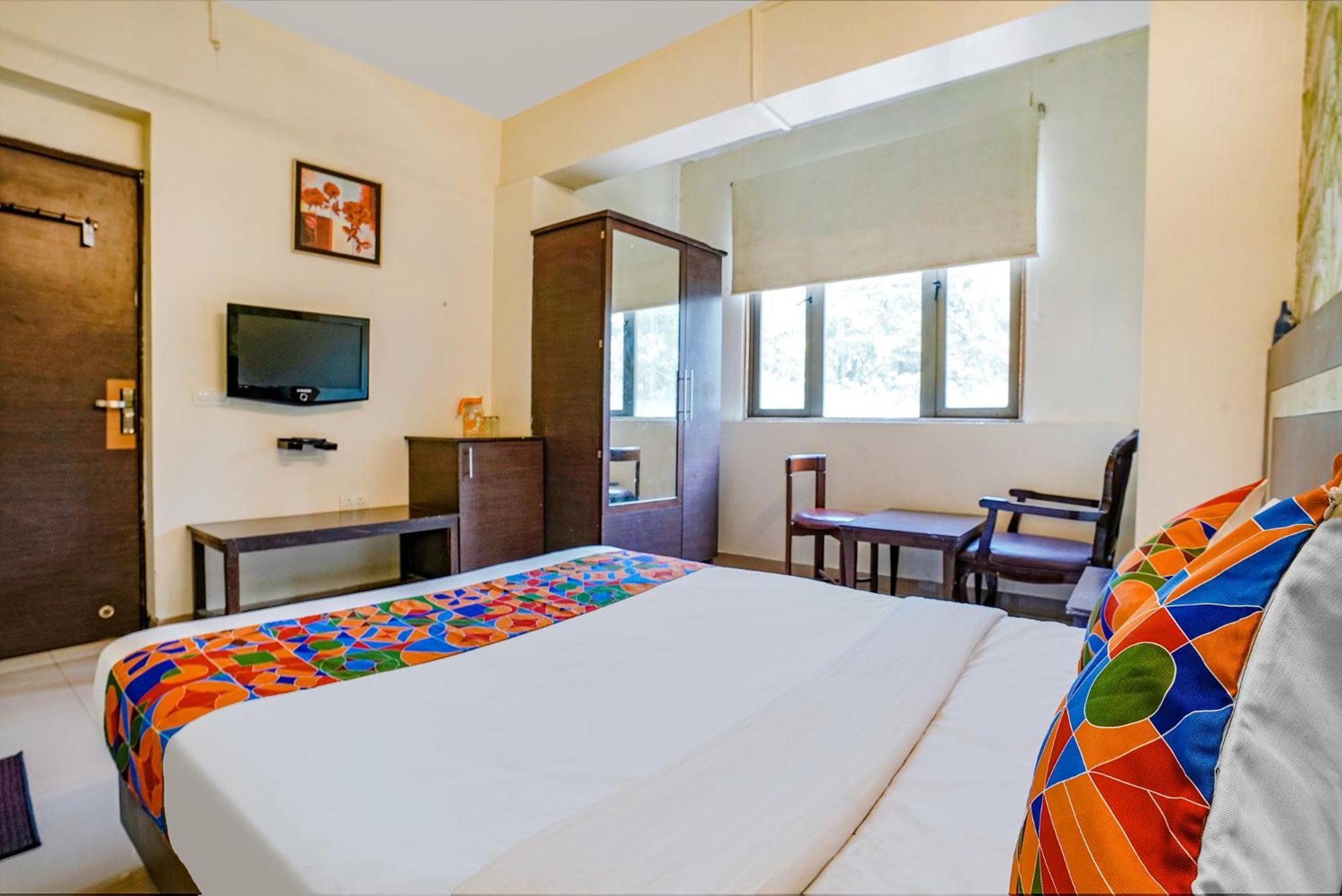Hotel Gargi Deluxe Pune Eksteriør billede