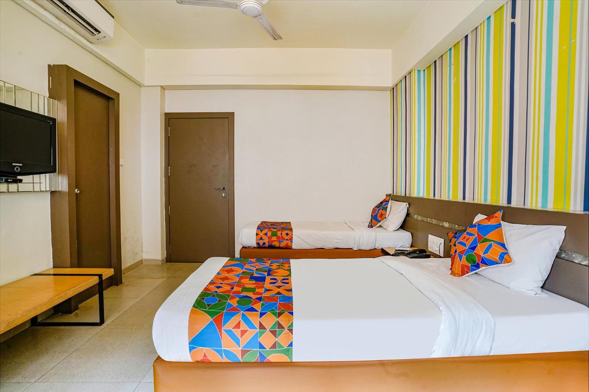 Hotel Gargi Deluxe Pune Eksteriør billede